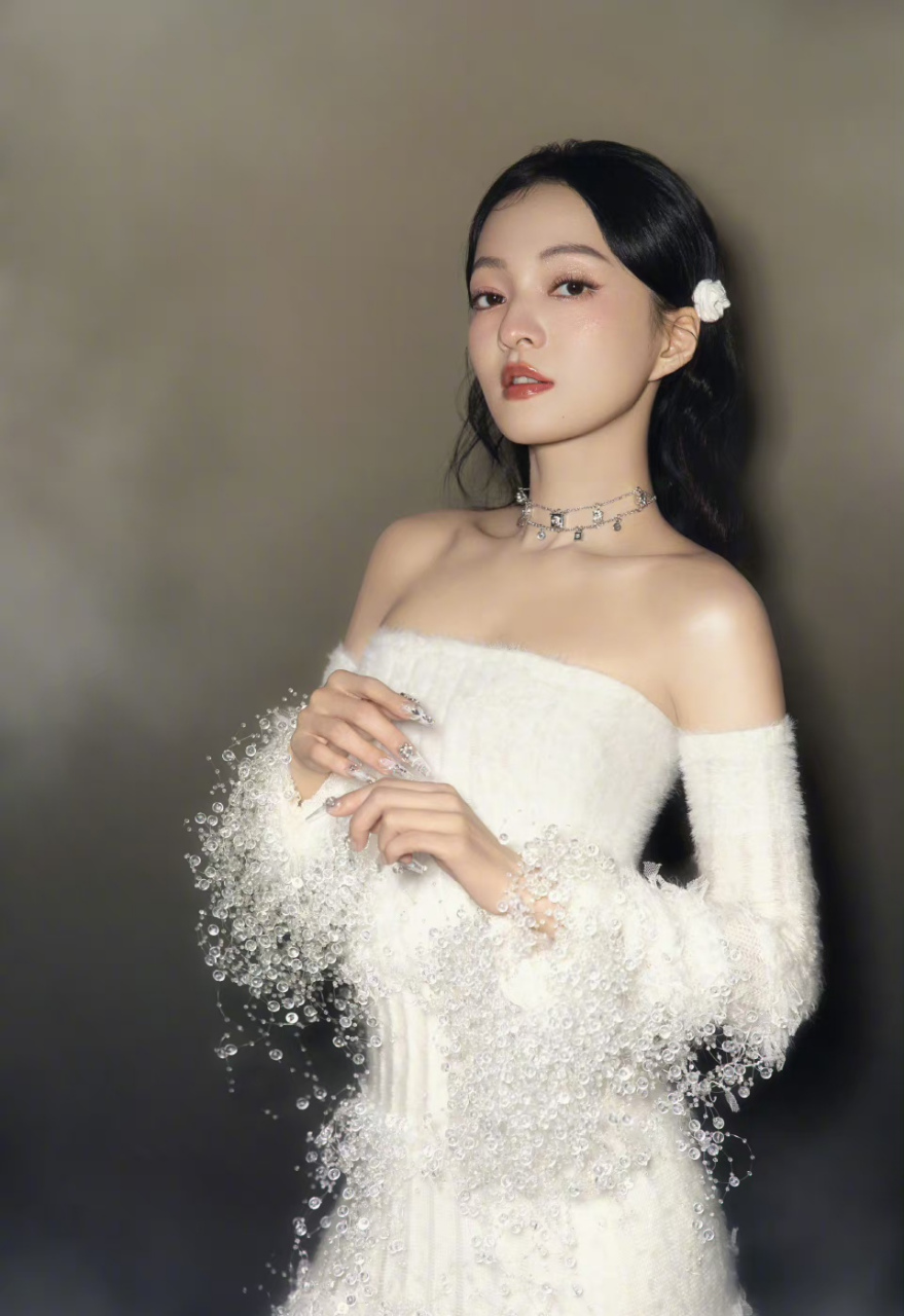 张韶涵水滴装礼服绝美