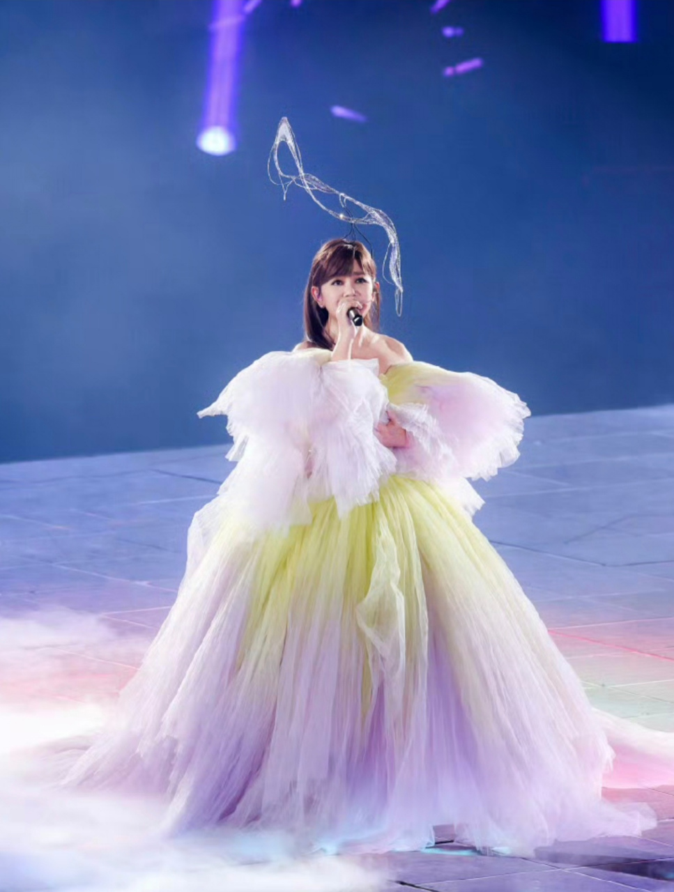 是视觉效果吗?怎么梁静茹也胖了