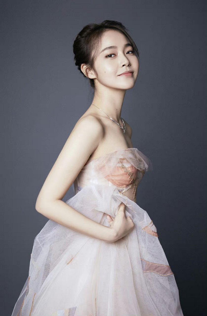 张佳宁的微笑好甜美