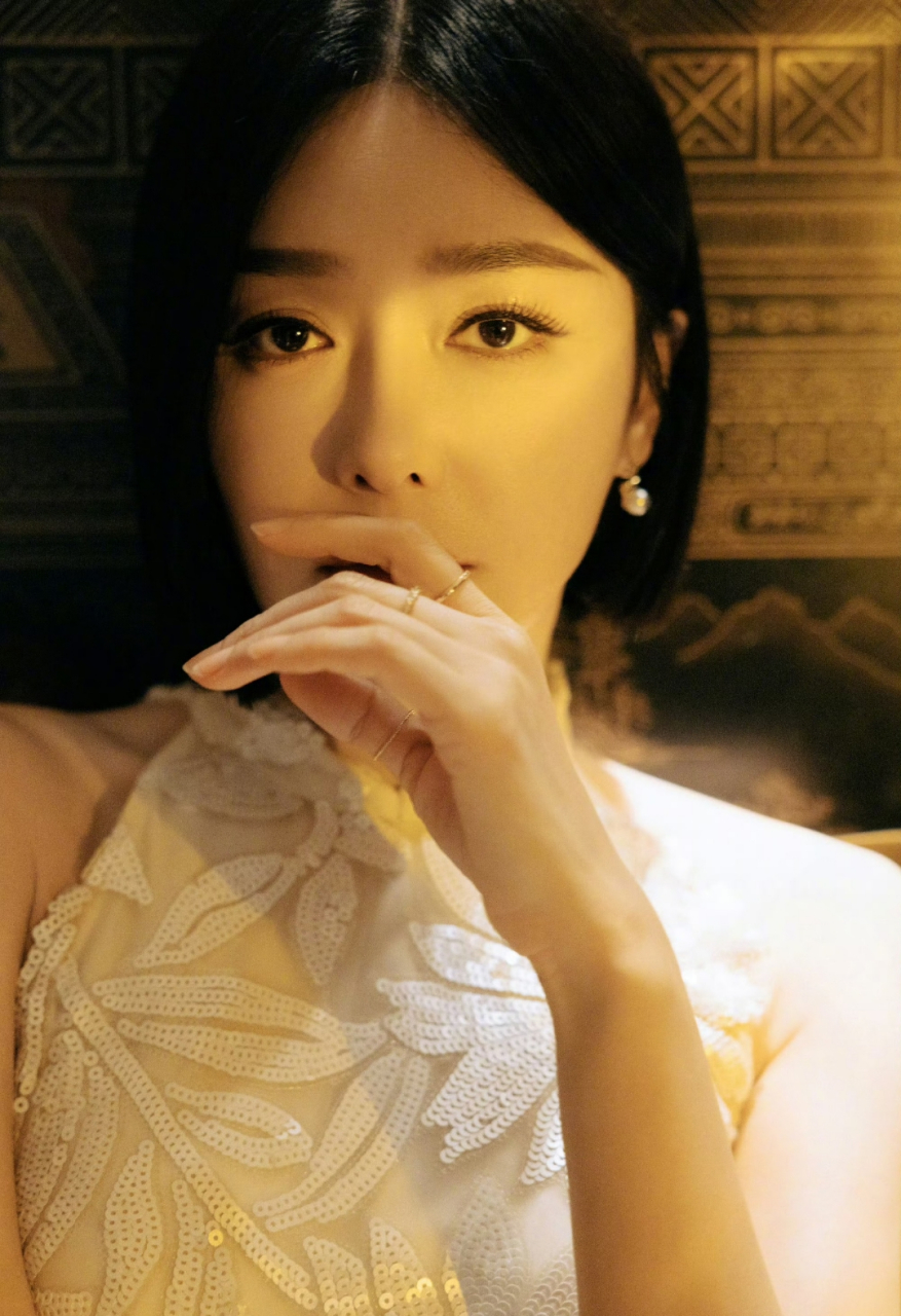 来自秦岚的无敌侧颜杀