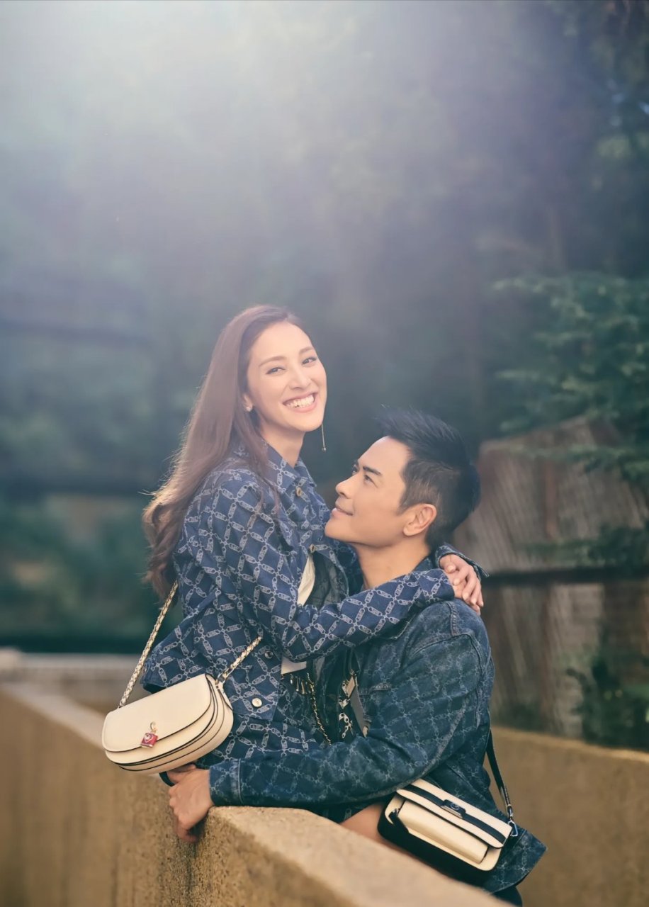 陈凯琳与郑嘉颖夫妻二人的情侣写真照,好般配.