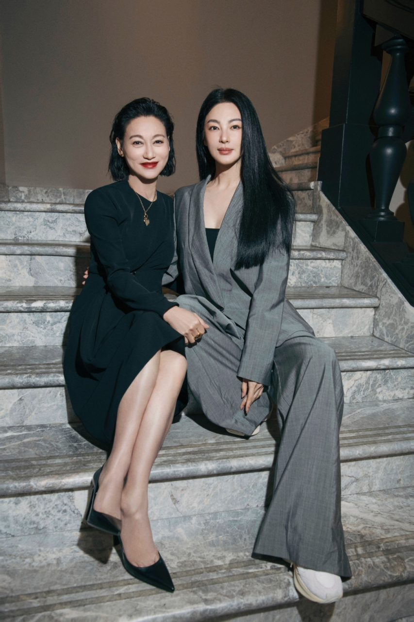 惠英红与张雨绮同框,二人气质不相上下