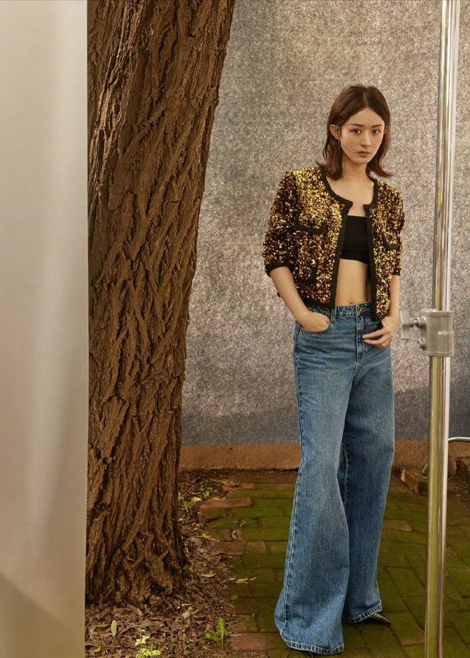 赵丽颖杂志封面新鲜出炉,又酷又飒