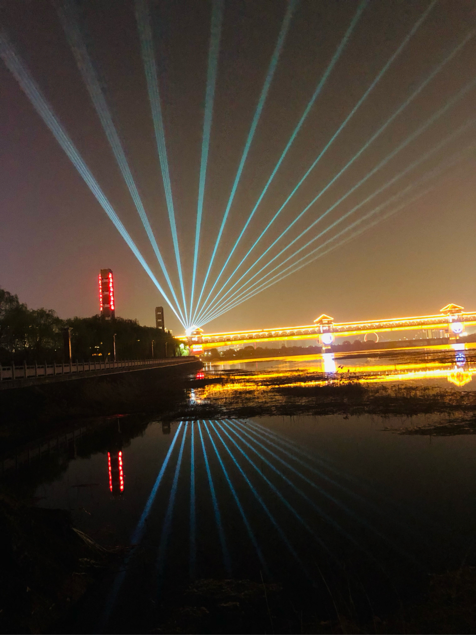 宝鸡东岭廊桥 夜色中 格外美