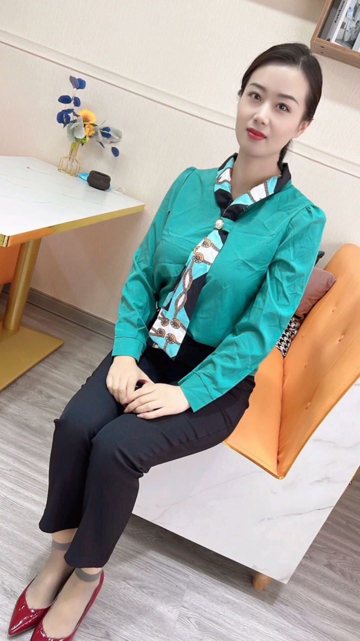 成熟稳重大方的女人
