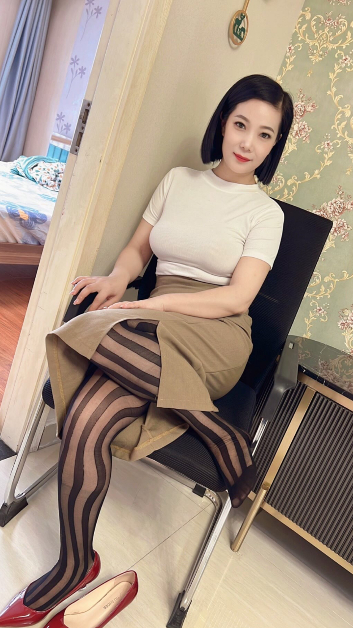 这女人真是风韵犹存