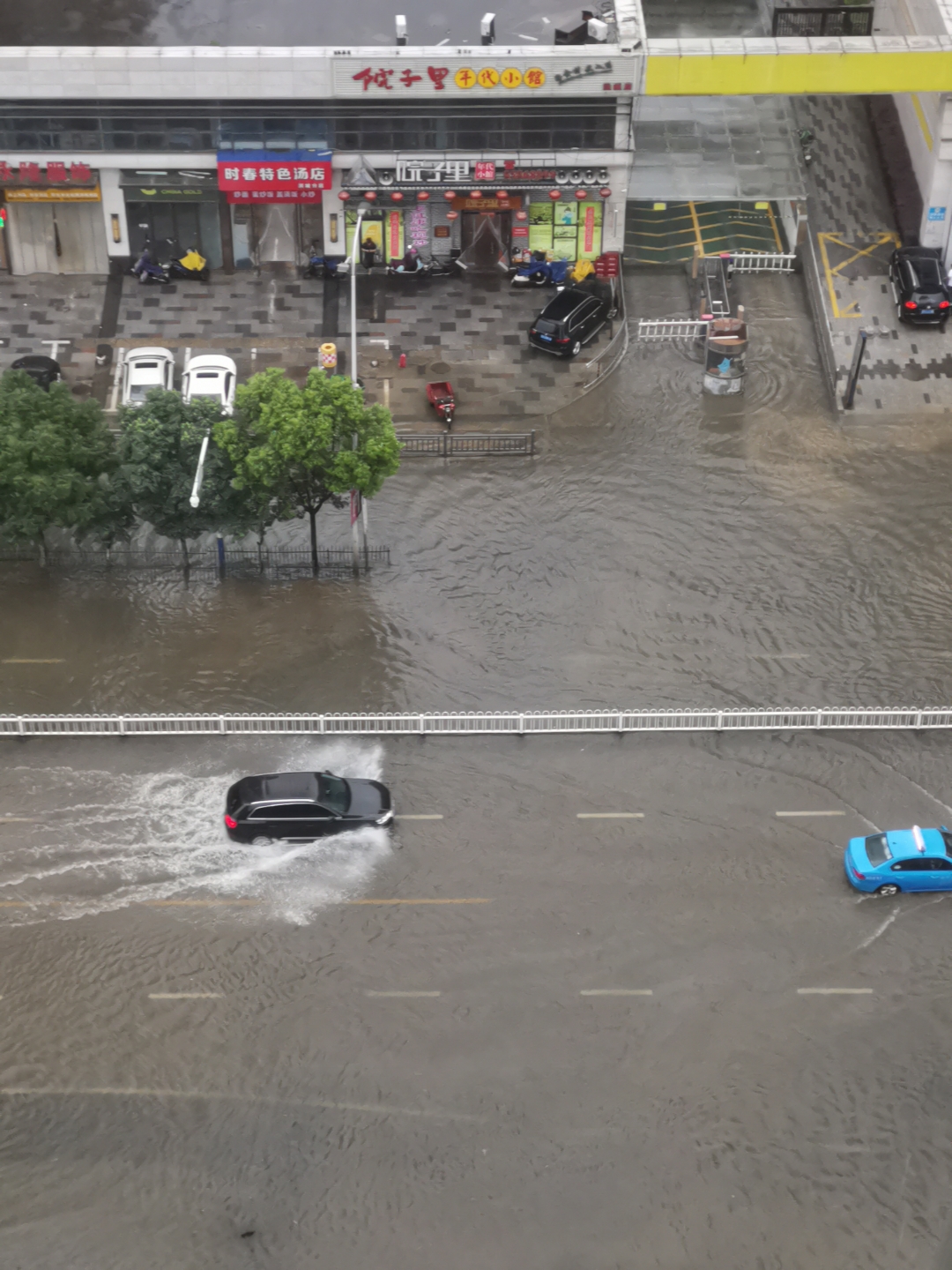 南昌大雨图片