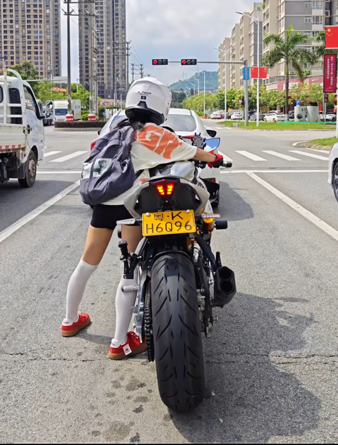 这重机车硬是被小土豆骑出28大杠的既视感.