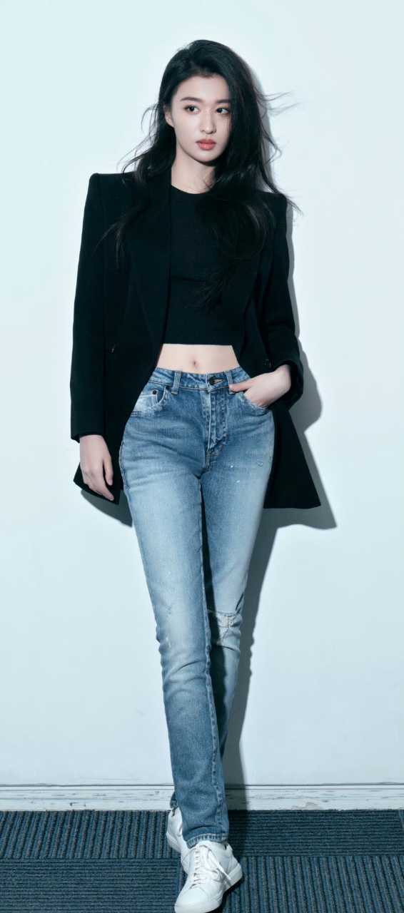 天然美女王楚然,身材高挑,气质很出众