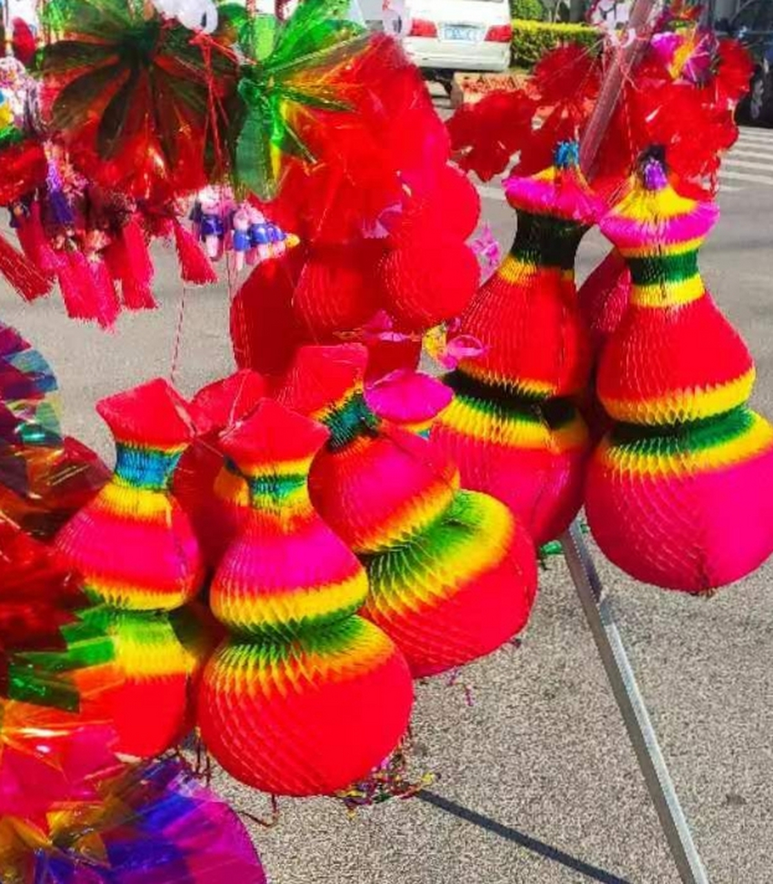 葫芦有真的葫芦,也有纸葫芦. 端午节为什么挂葫芦呢?