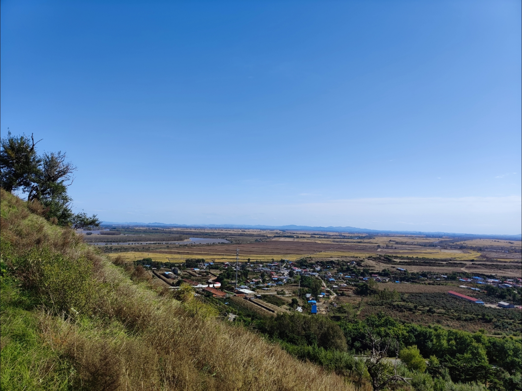 这座山坐落于沈北新区,因其独特的外形酷似北斗七星而得名.