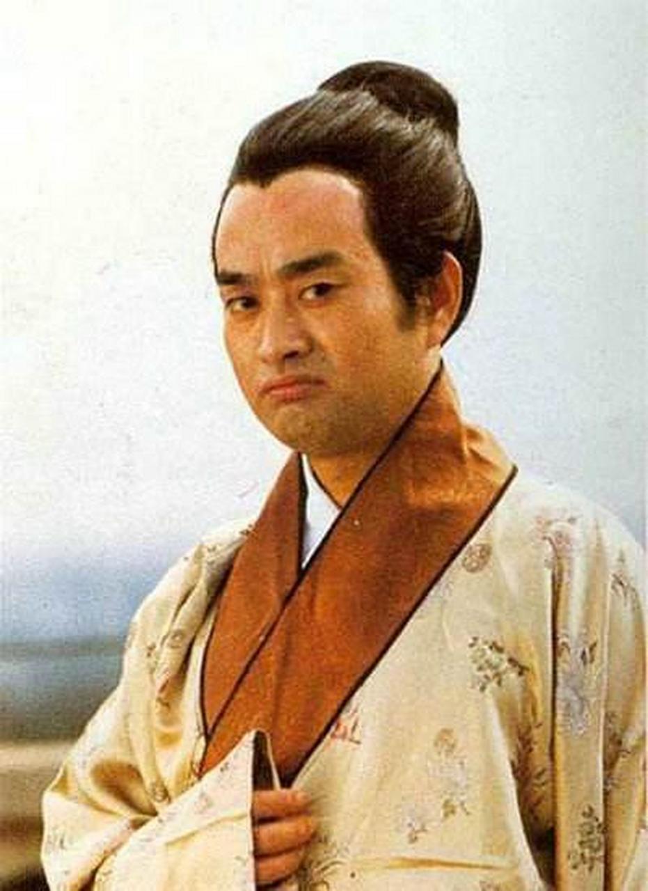 薛蟠因调戏柳湘莲,被对方痛打一顿.