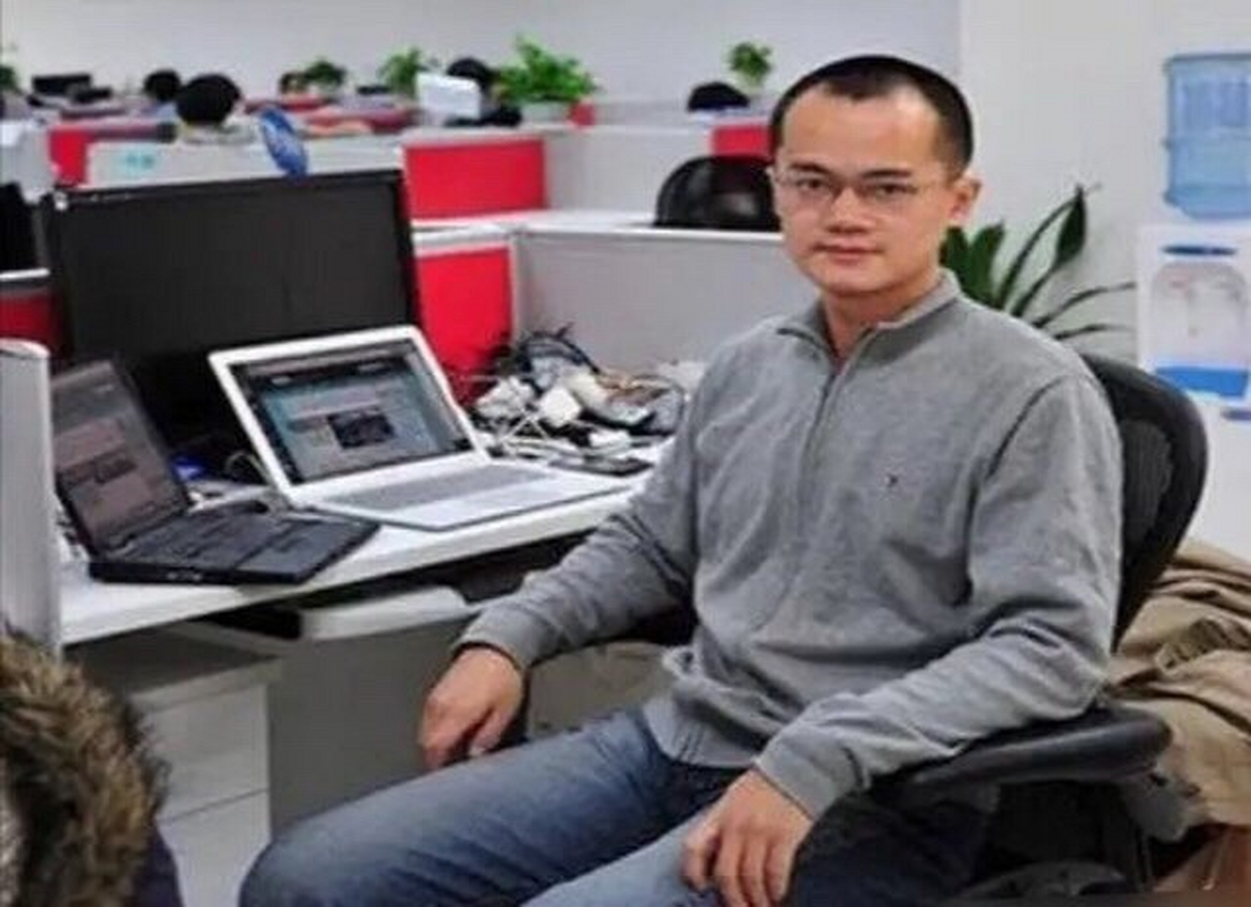 互联网大佬见闻# 美团的的大佬王兴的办公室,看起来就像一个普通得