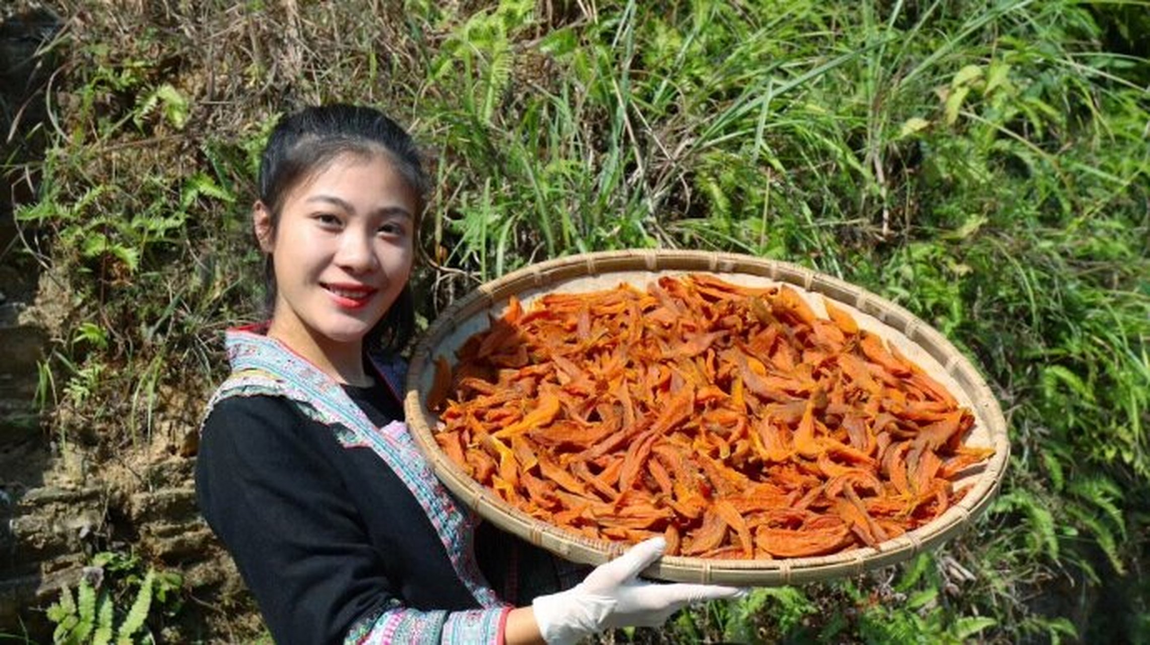 拥粉百万"湘西十三妹"团队解散,邱大注册"湘西石三妹"再出发