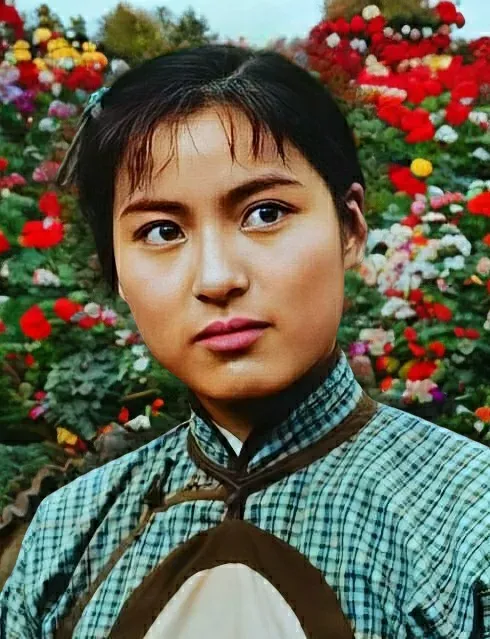 算是老演员了!她是潘虹的同学,颜值不低于潘虹