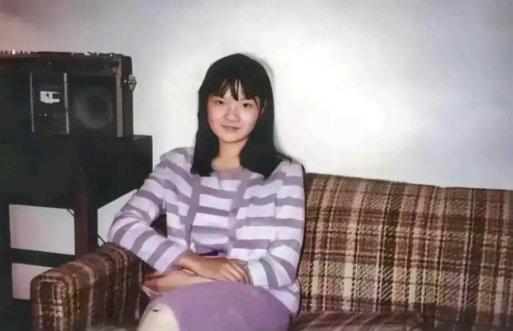 其实洪晃年轻时不丑,甚至称得上好看!