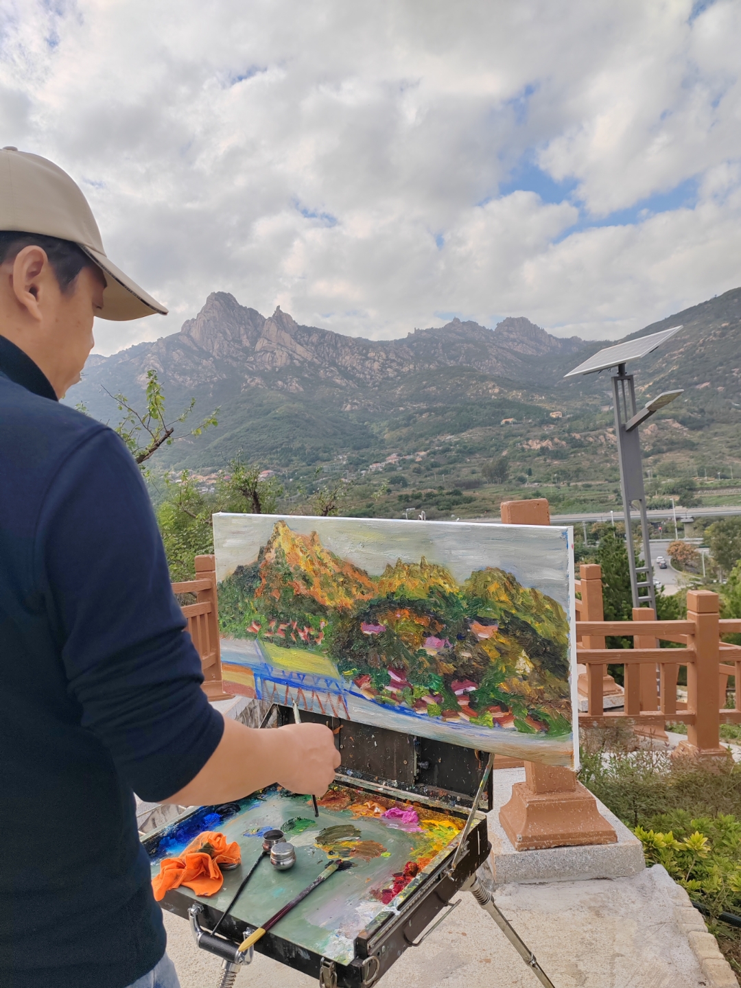 青岛崂山写生基地,在山色湖光中,我用心绘下这幅画,仿佛能感受到大