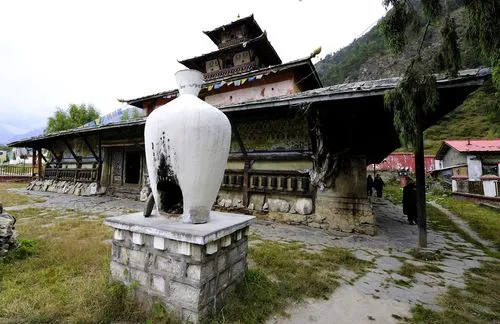 杨辉麟  西藏吉隆帕巴寺壁画  帕巴寺,位于吉隆县境内的吉隆镇,海拔