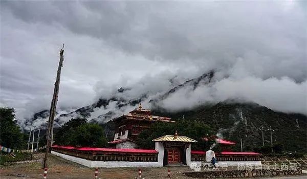 主要有工布江达镇的嘎多寺,扎西曲林寺,娘蒲乡的巴嘎寺,珠拉乡的珠拉