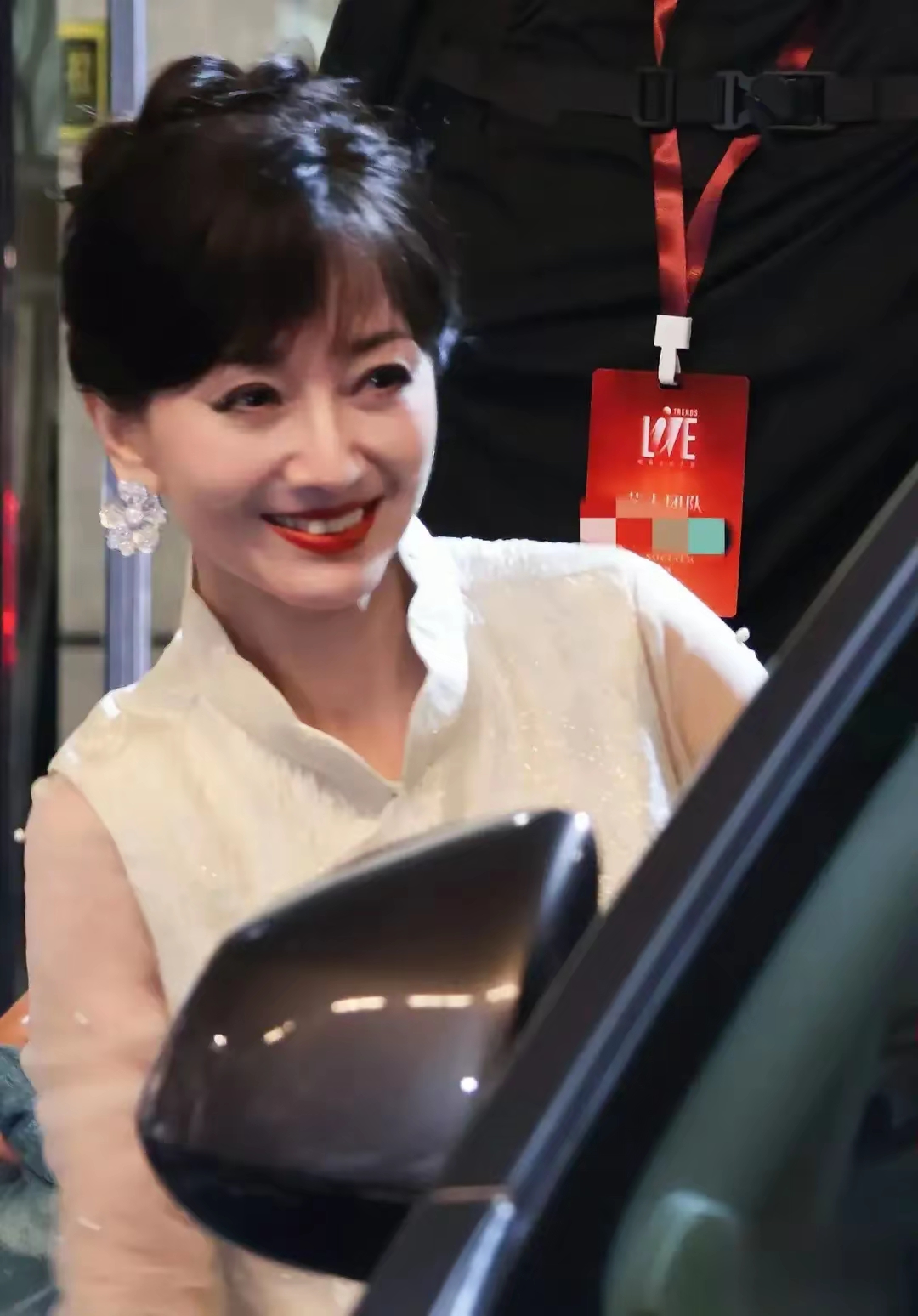 打架子鼓,跳扫腿舞赵雅芝综艺造型赵雅芝就在11月15日赵雅芝录制乘风