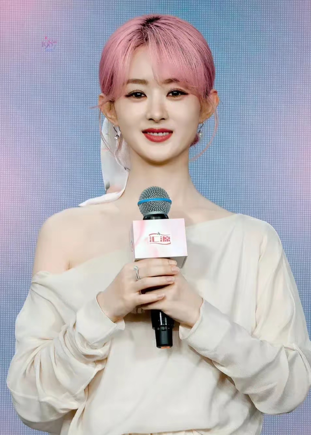 赵丽颖:灵动造型诠释温柔与可爱之美