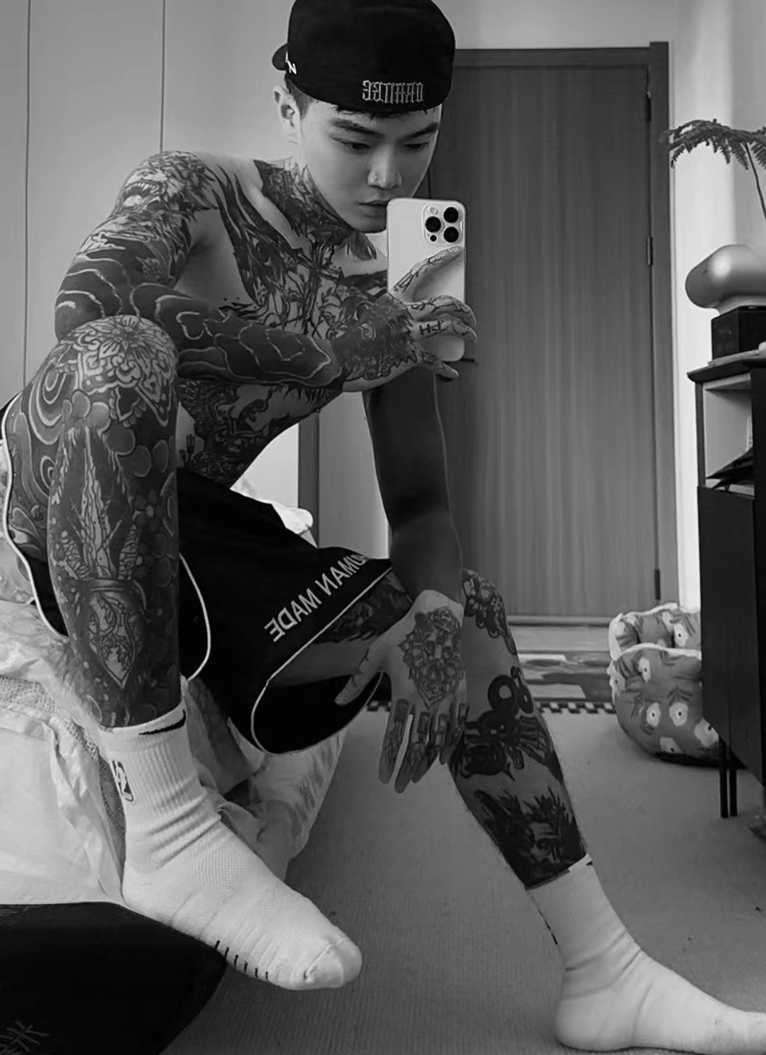 小哥哥长的很帅气,如果不纹身的话,相信阳光清爽的外形,一样可以很有