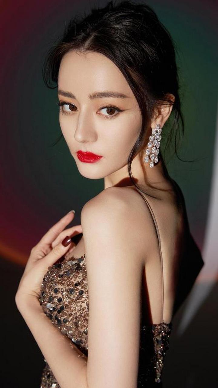 胖迪[比心][比心][比心] 迪丽热巴,中国内地影视女演员,歌手,1992年6