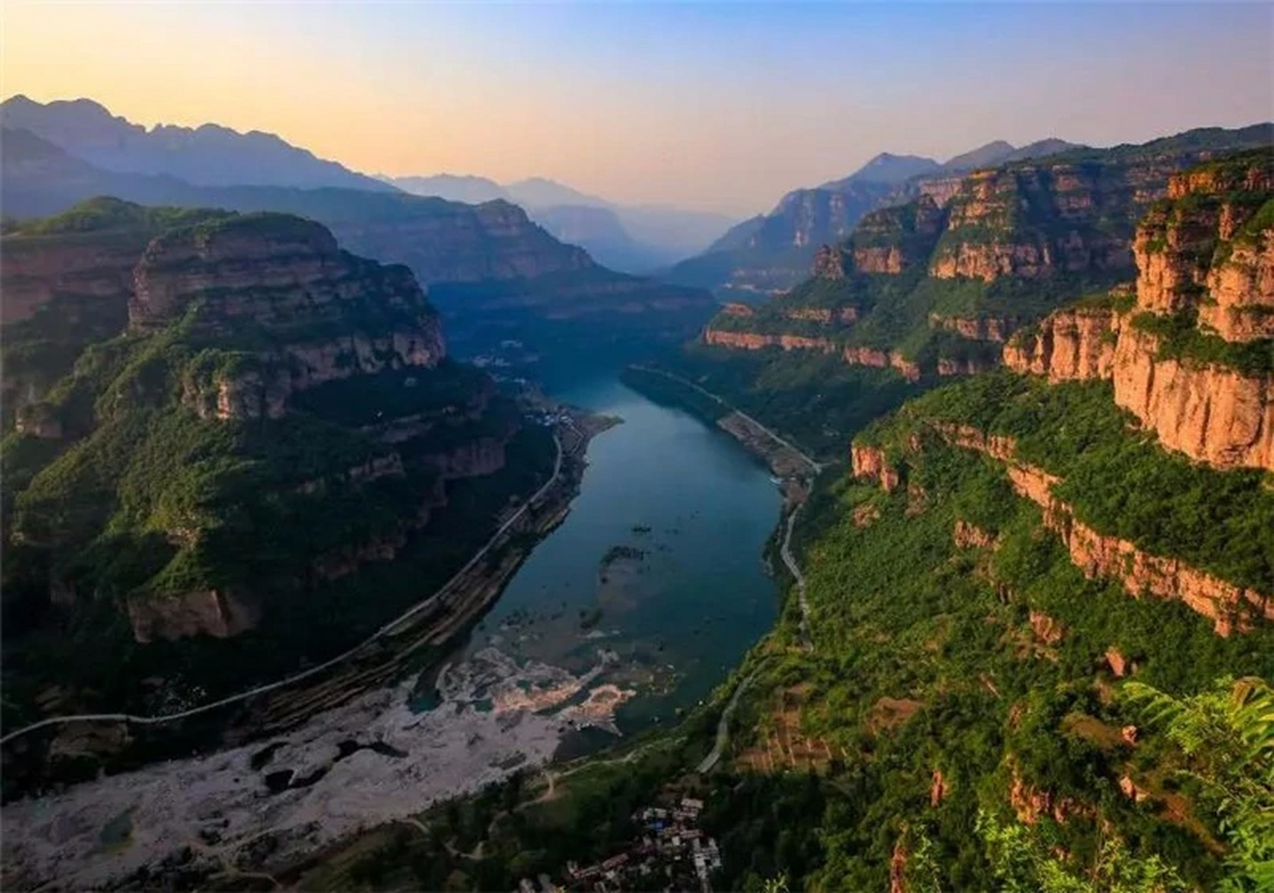 安阳林州太行山大峡谷图片