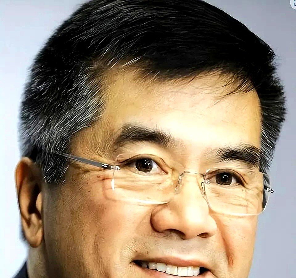 骆家辉,就是他,当年在中国当美国驻华大使的时候,对我们特别强硬,现在