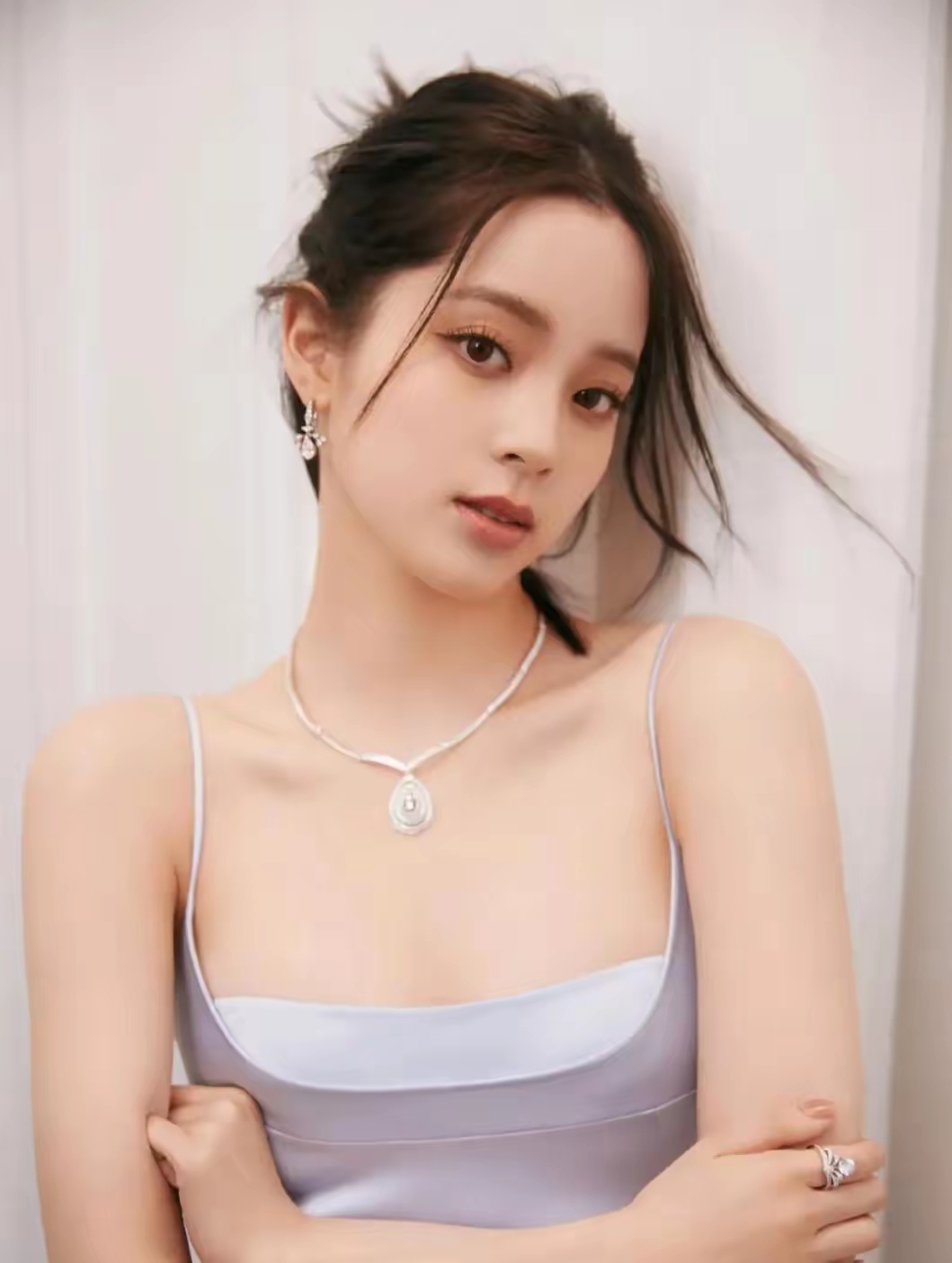 欧阳娜娜,外形甜美可爱,气质清晰靓丽,极具温柔小女人气息