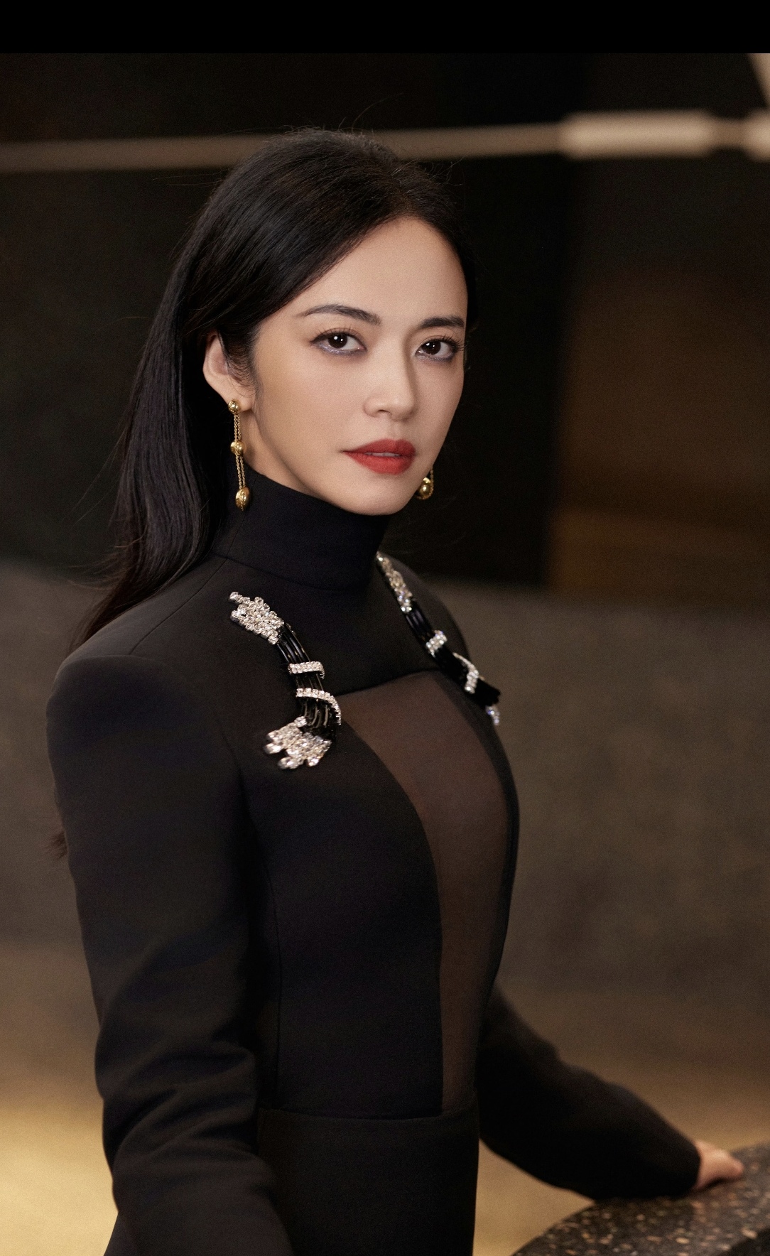 姚晨与凌潇肃是北京电影学院的同班同学,起初凌潇肃对姚晨不来电,但