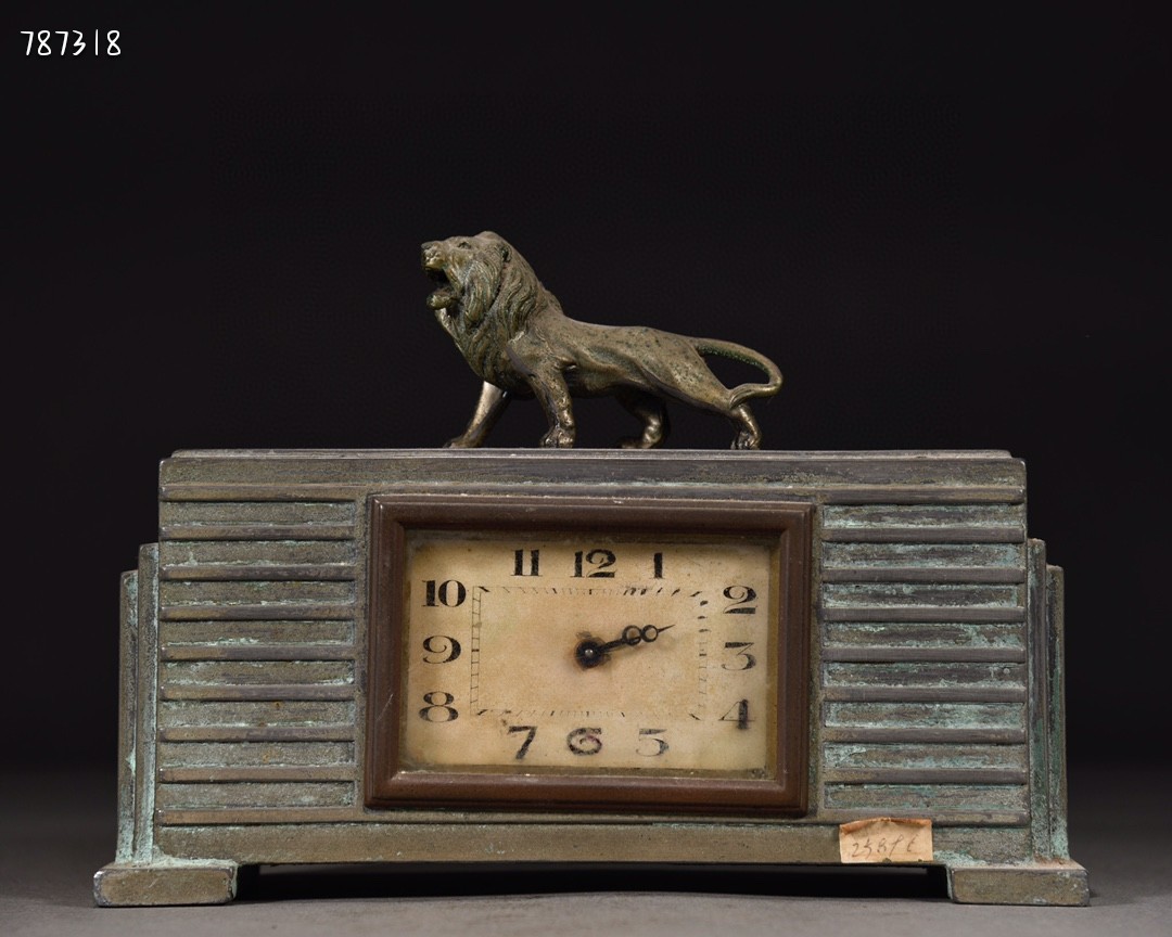 旧藏·老铜胎狮子发条时钟. 规格:高16cm宽2.2cm重2262g#盘盘老物件