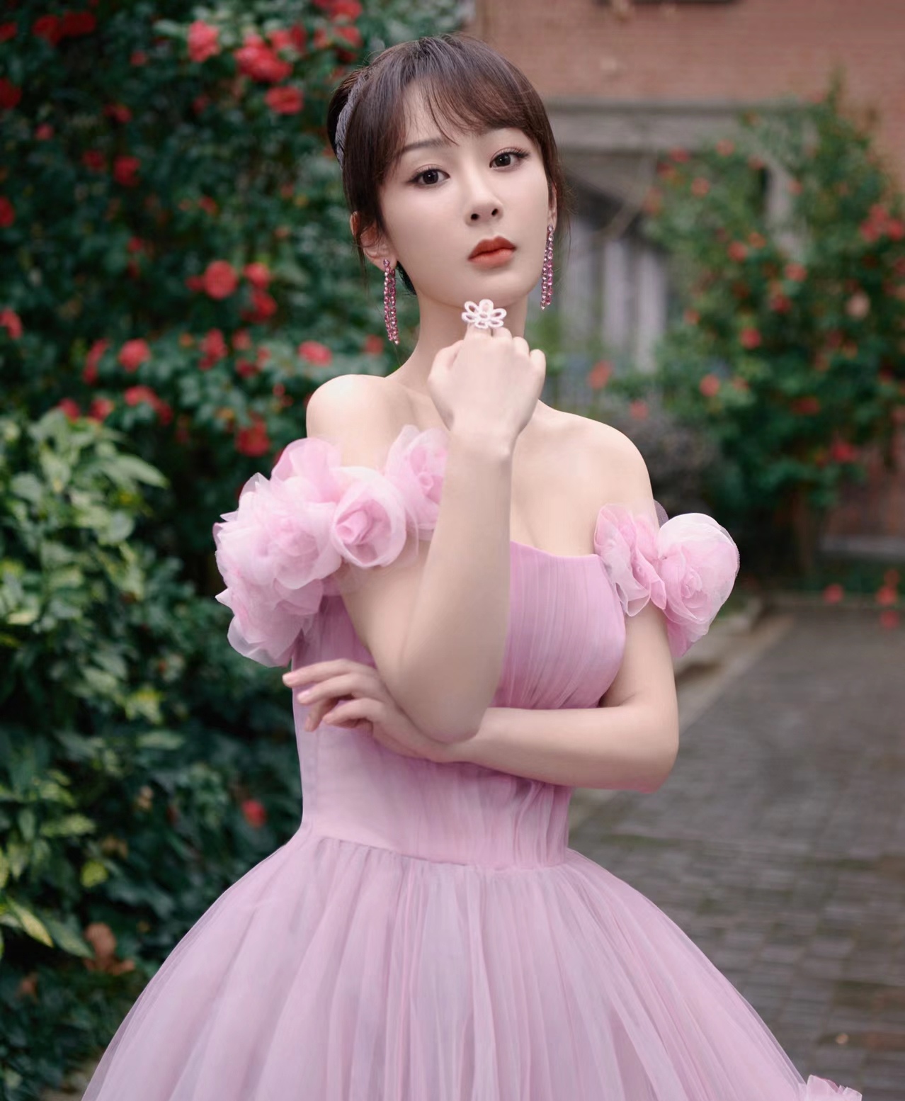 杨紫补拍《青簪行》是剧组软磨硬泡去的,她就当卖个人情了  2.