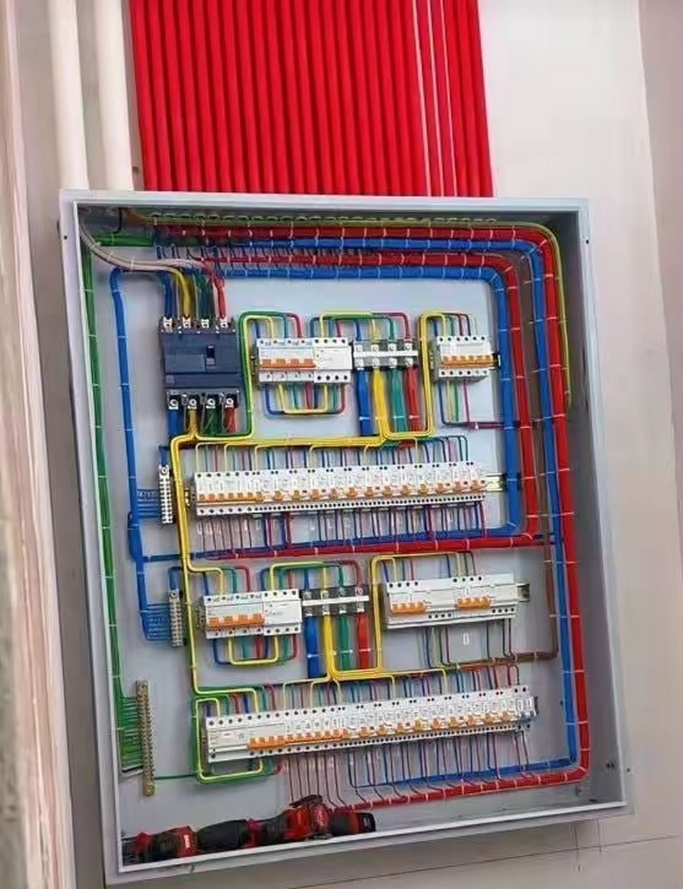 从排线安装中,能否看出电工技术水平?