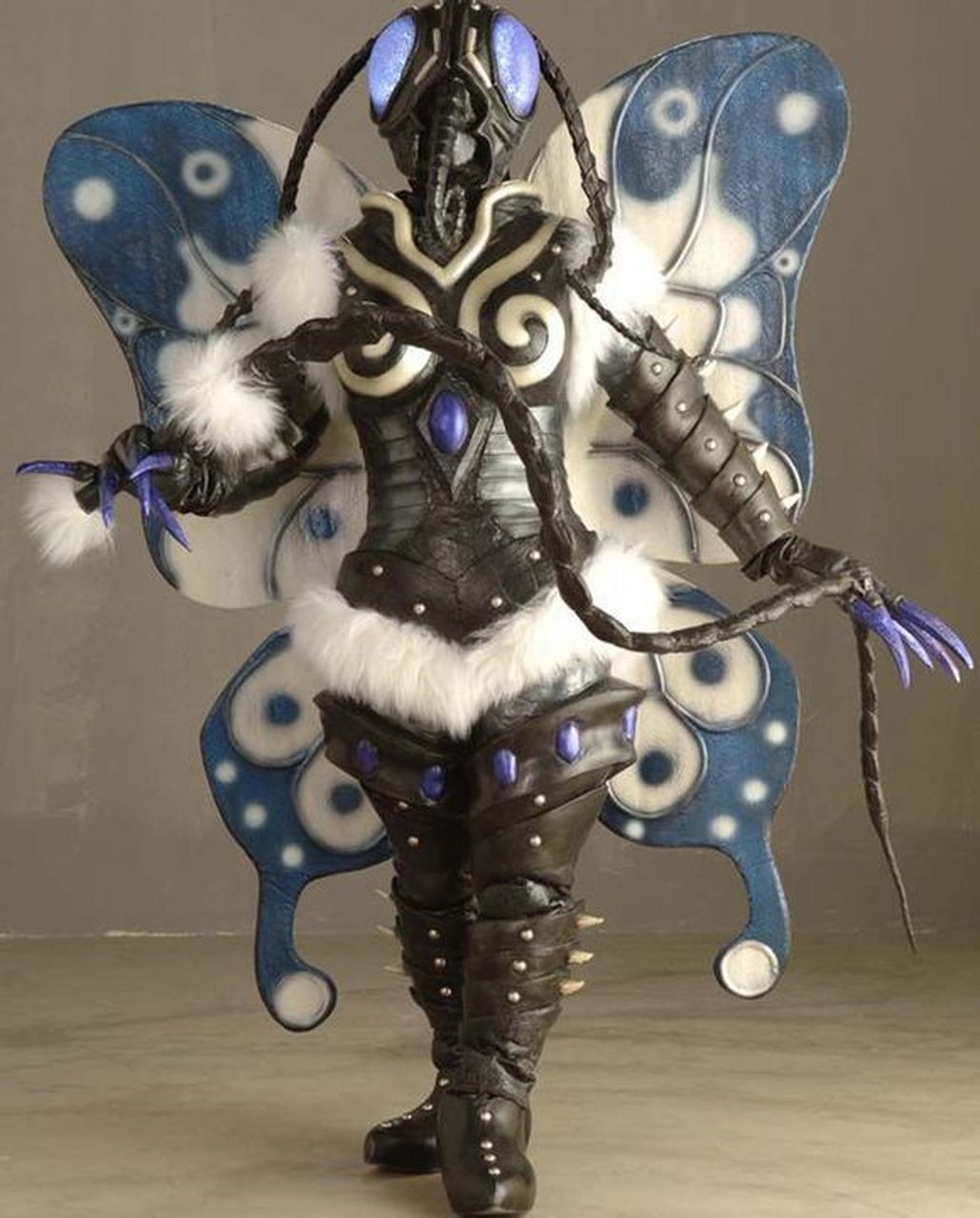 24号蝴蝶兽 由受环境污染蝴蝶变异而成,界王召唤变种异能兽,武器是一