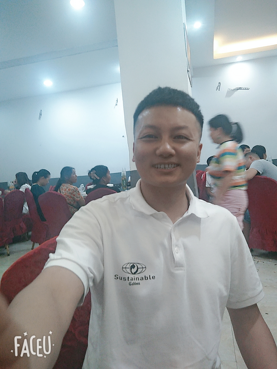 千里黄云白日曛,北风吹雁雪纷纷.莫愁前路无知己,天下谁人不识君!