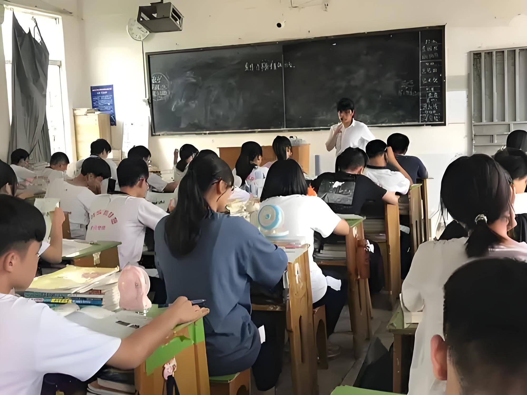 外出讲课或给新班级上课时,想给人留下第一印象