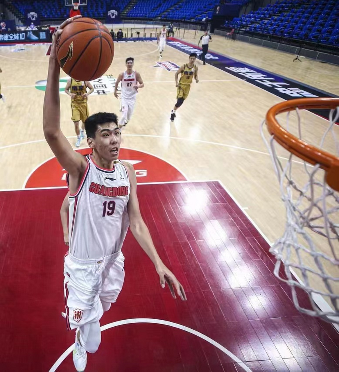 广东队接下来将参加一系列的热身赛,球迷们对球队的