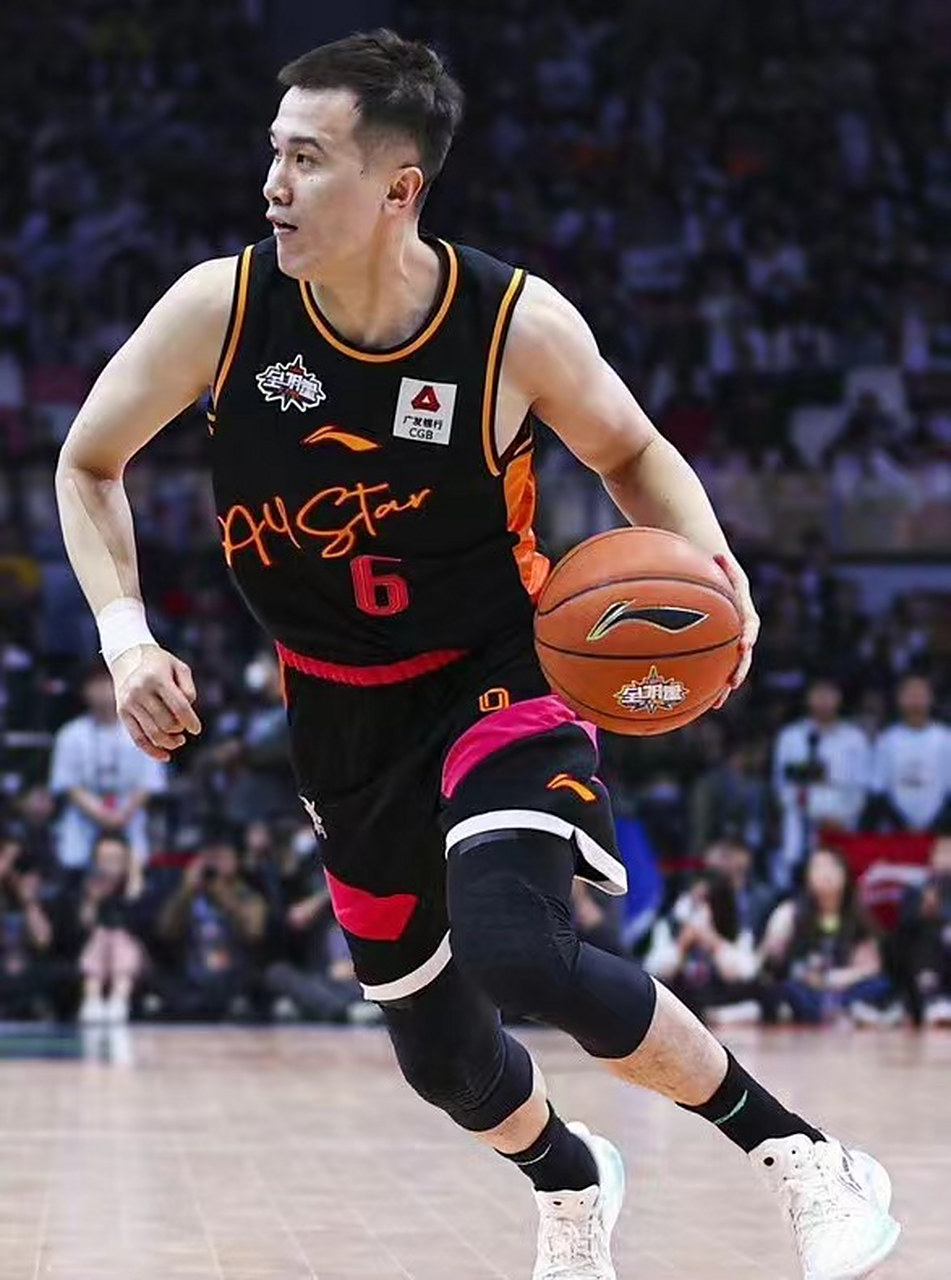 本赛季,北控队的主力后卫张帆表现出色,差点成为常规赛本土球员中的