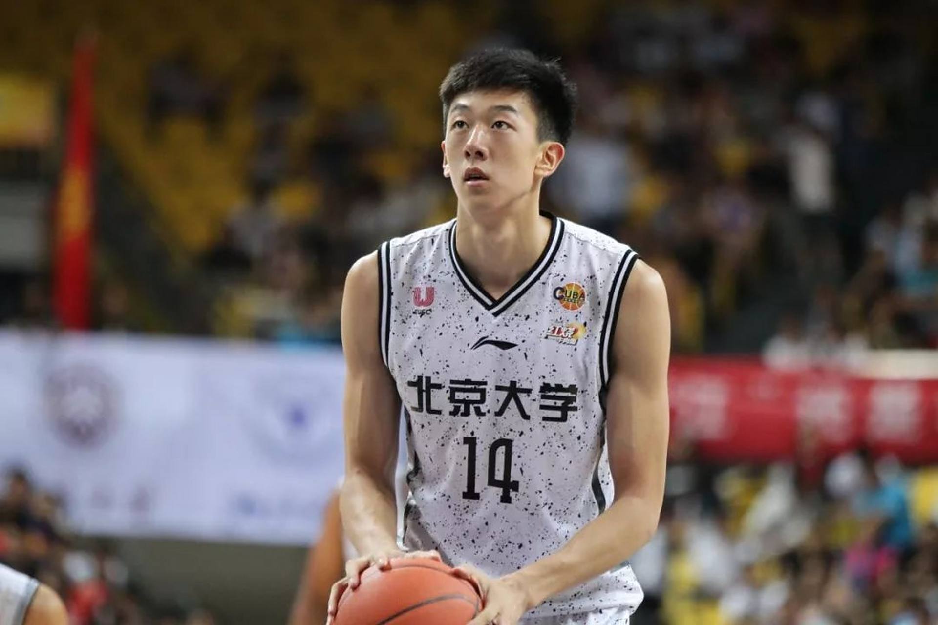 北控队四号球员王少杰近日召集全队球员拍了一张新赛季照.