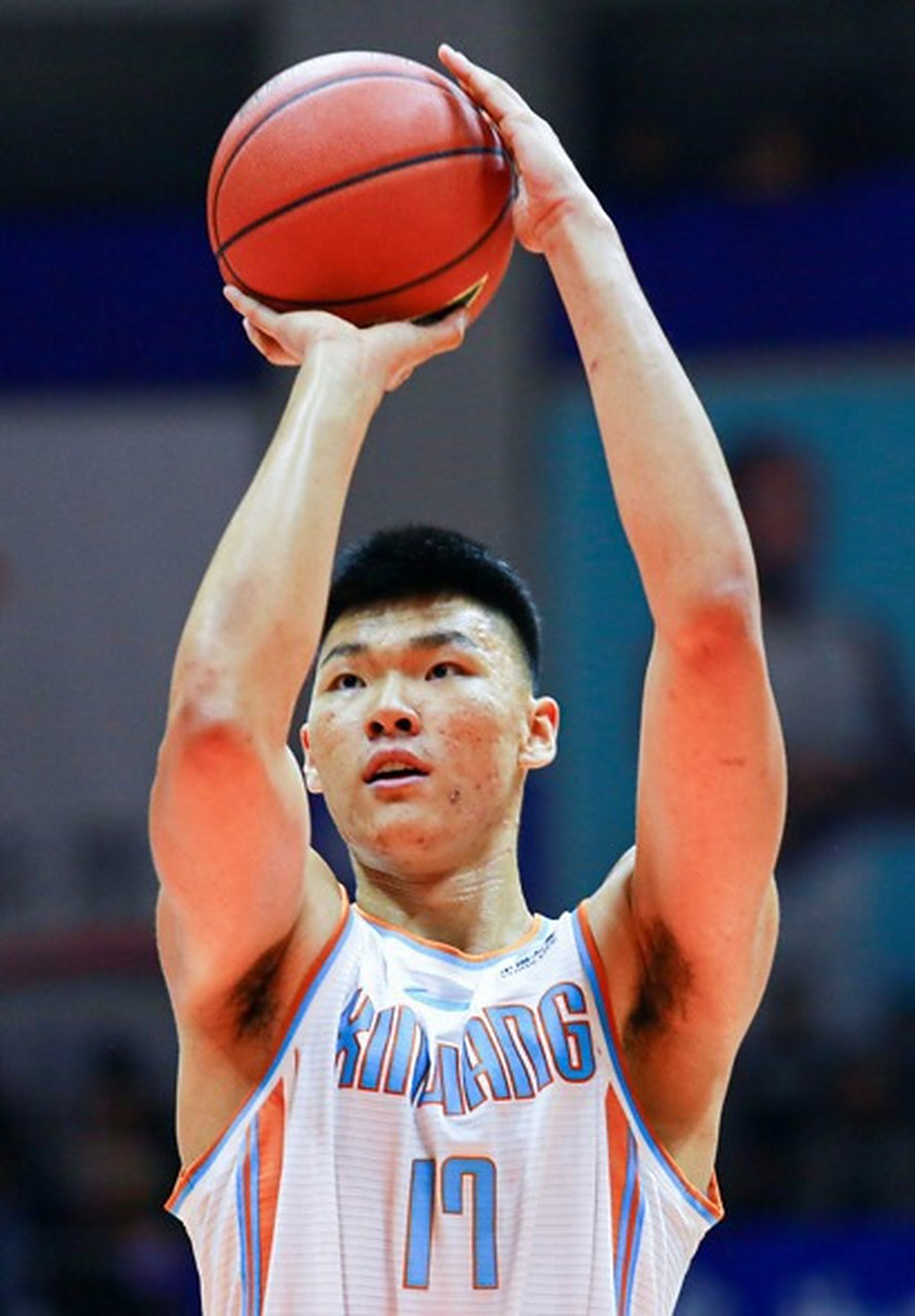 来自北京首钢队的内线球员范子铭,目前北京首钢队,上海队和北控队三大