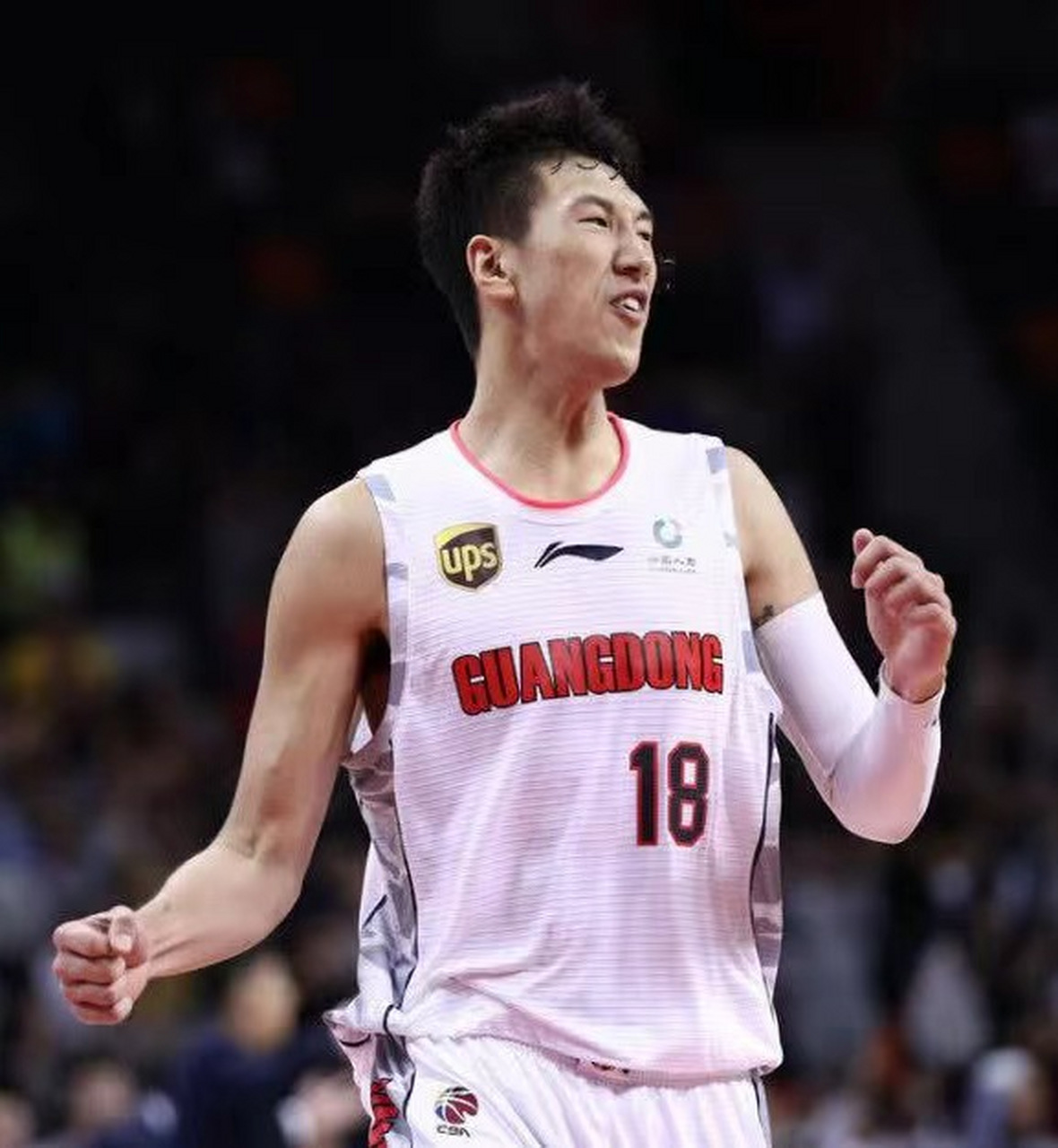 广东队的前锋杜润旺最近加入了中国男篮的集训队,参加了合练.然而,杜