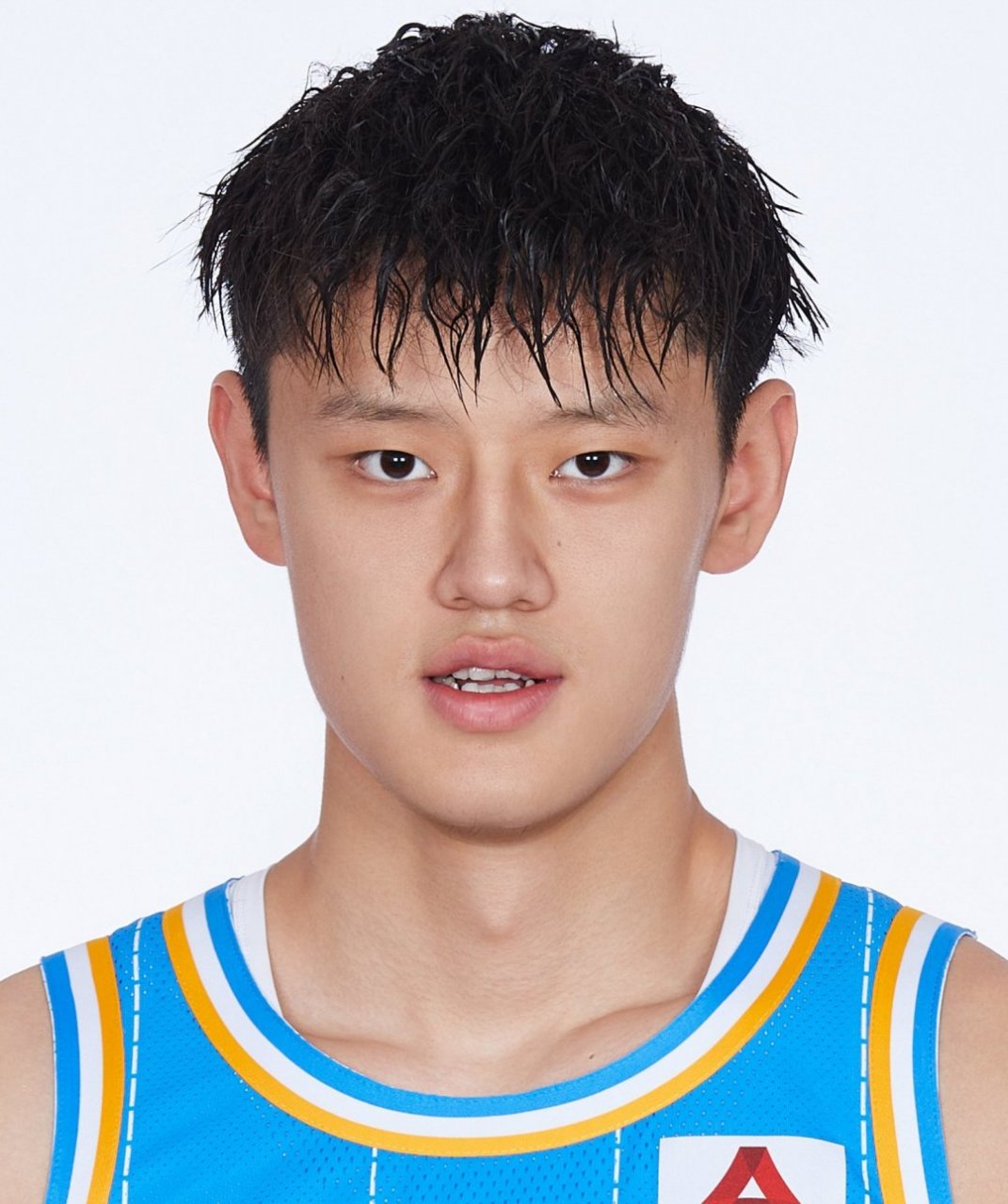 恰巧曾凡博和朱俊龙是国家队的队友,他们的关系很好.