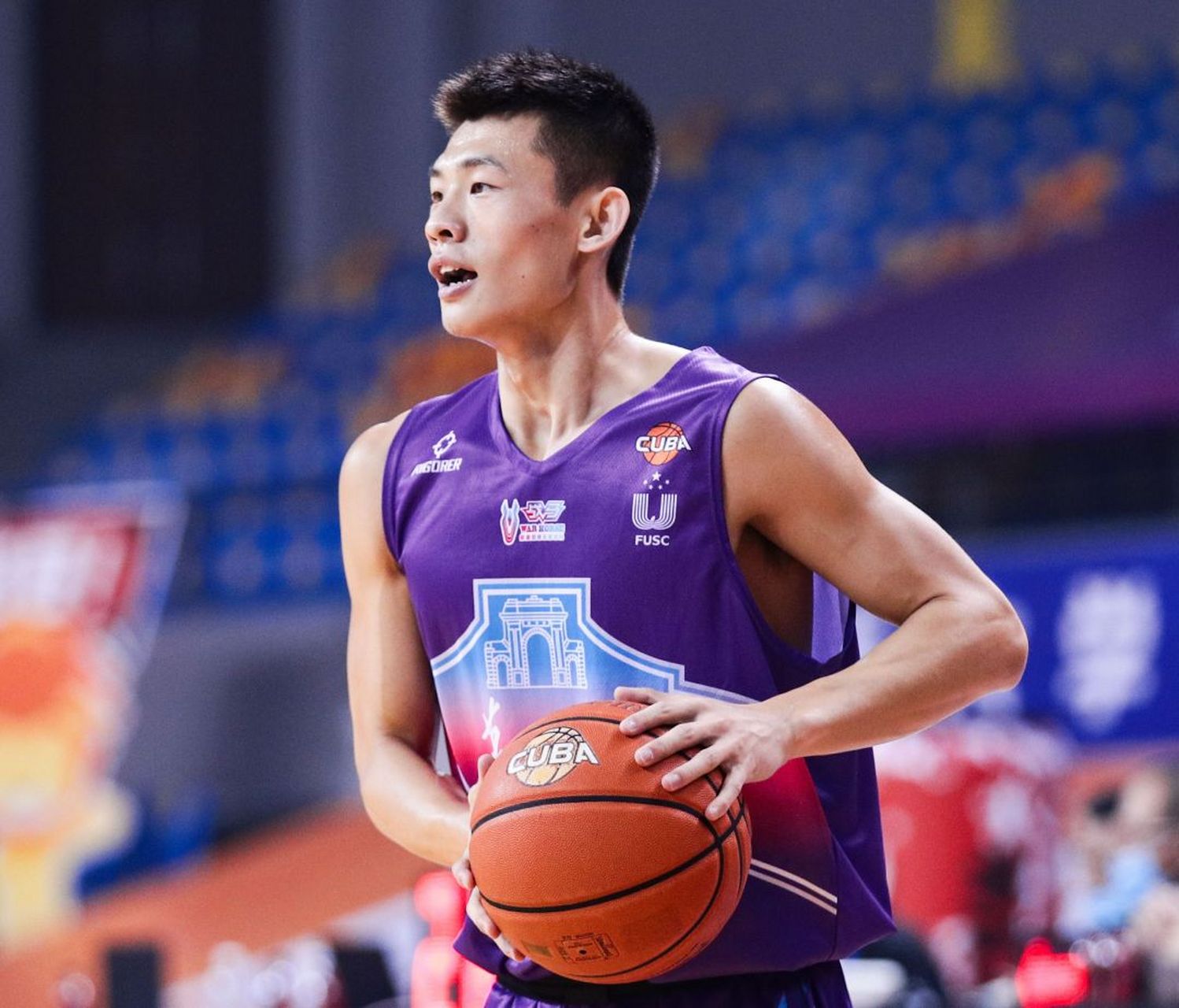 同曦队的后卫球员王岚嵚是cba联赛中的状元秀球员,个人能力非常强,本