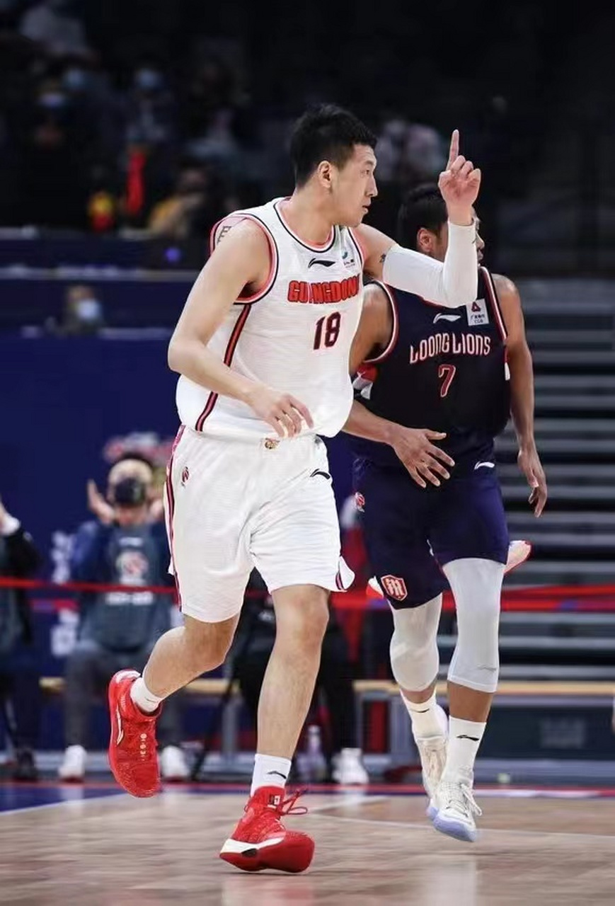 广东队的前锋杜润旺最近加入了中国男篮的集训队,参加了合练.