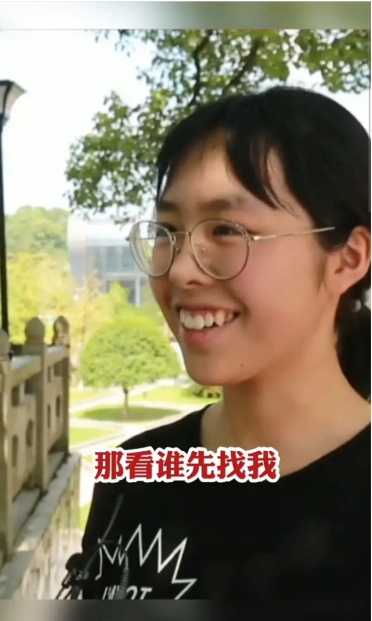 最牛高考学霸佘欣然被问"你想选清华还是 最牛高考