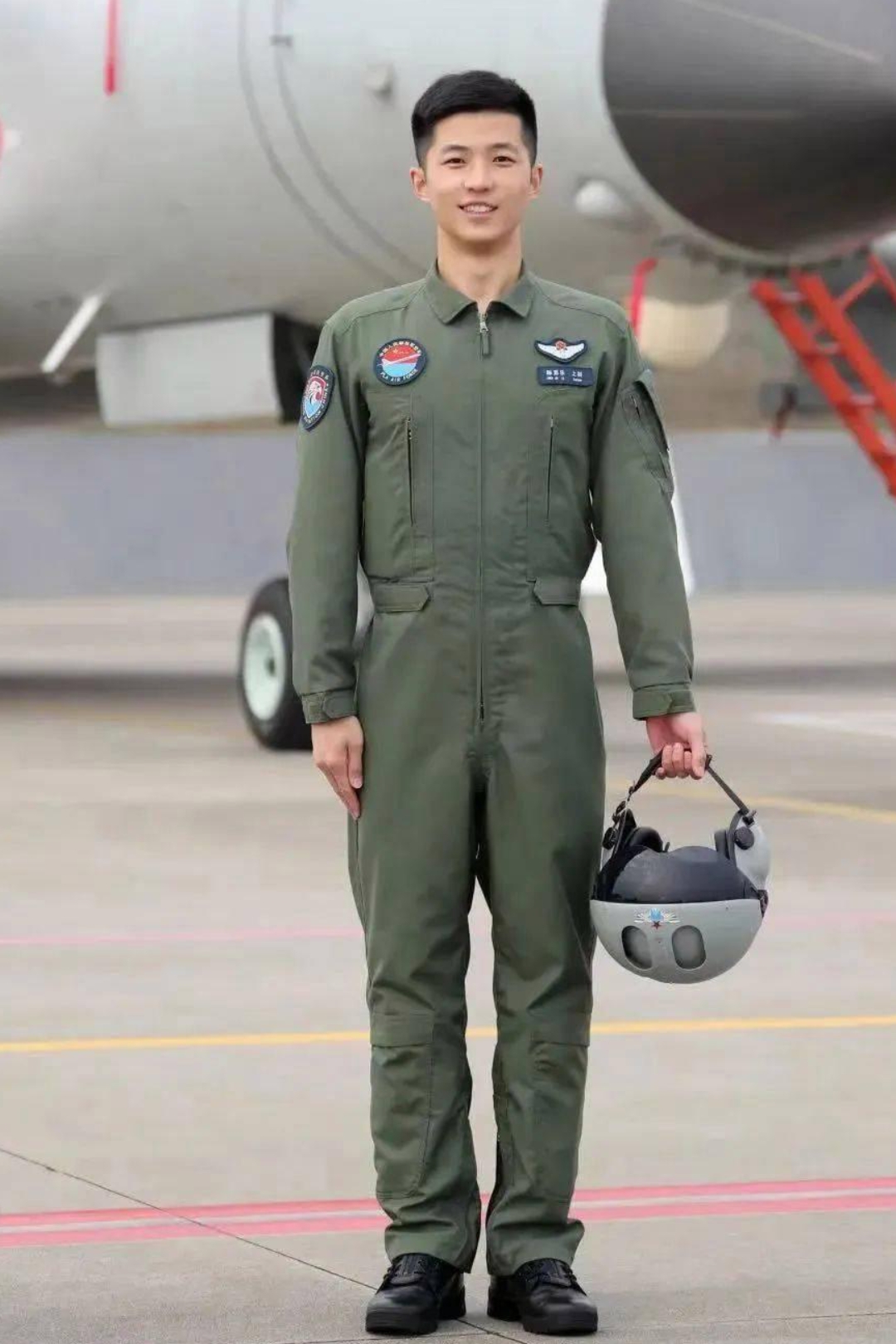 海口飞行员失踪事件引发了广泛关注,尤其是其女友的心声让人倍感心痛