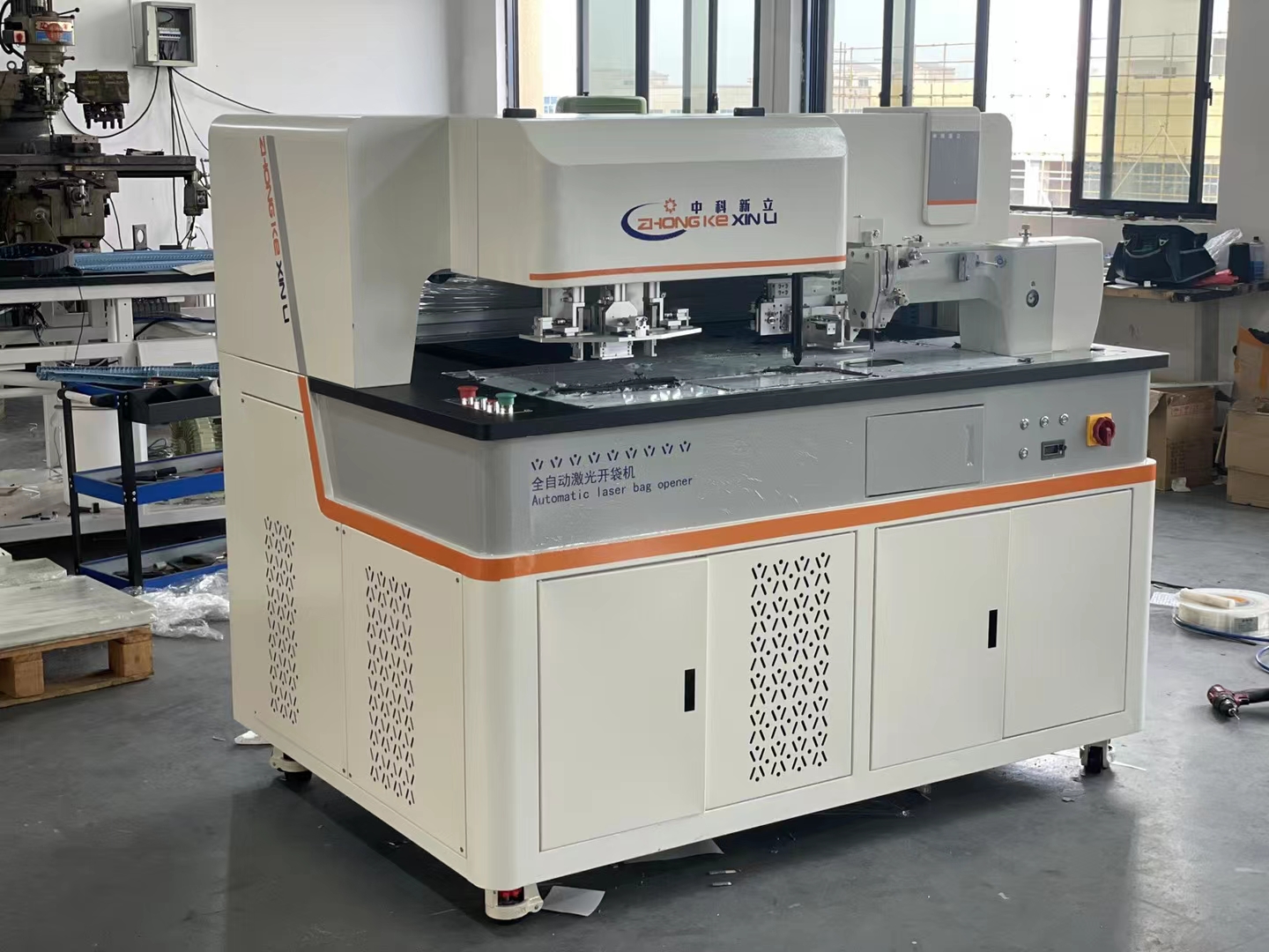 今天试用了2023全新升级的中科新立全自动激光开袋机,简直是太赞了!