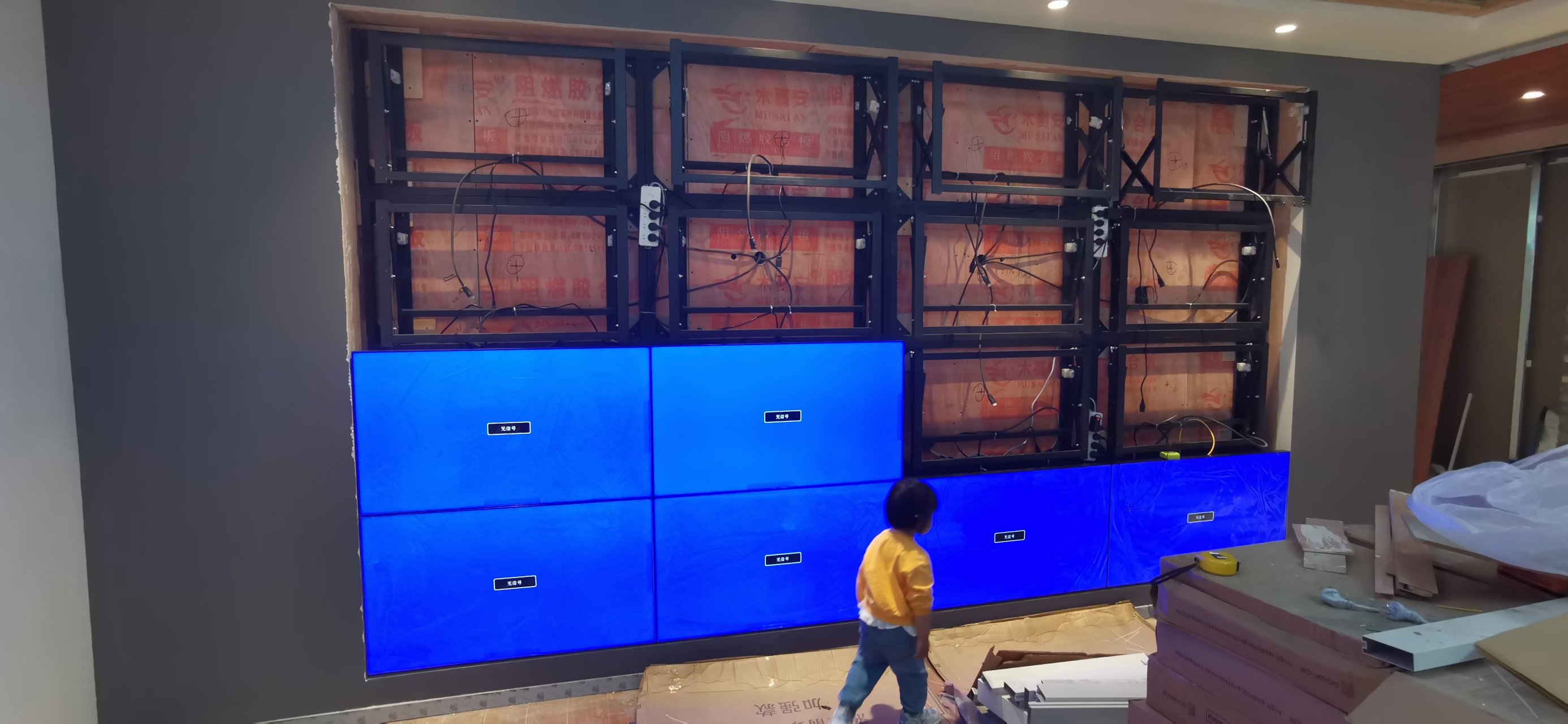 拼接屏安装现场照片#lcd液晶显示屏# #led显示屏# #室内全彩led显示屏