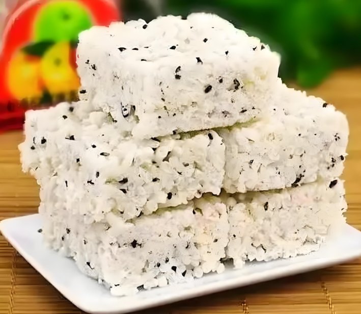 这可是江西宜春奉城特色美食,用糯米制作而成,洁白如雪,香脆酥甜